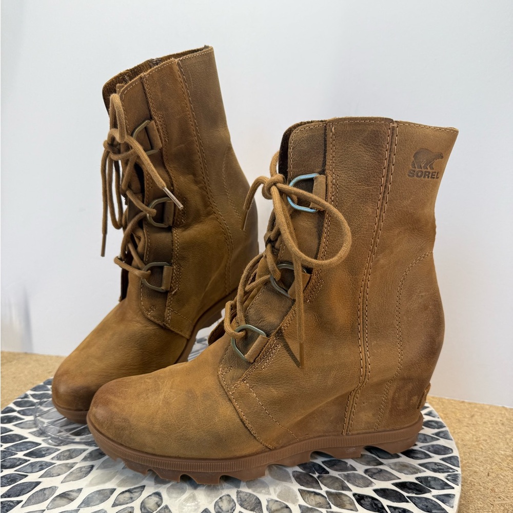 Sorel Women's Joan of arctic ll Chelsea wedge Tan leather Lace-Up Boots 10.5